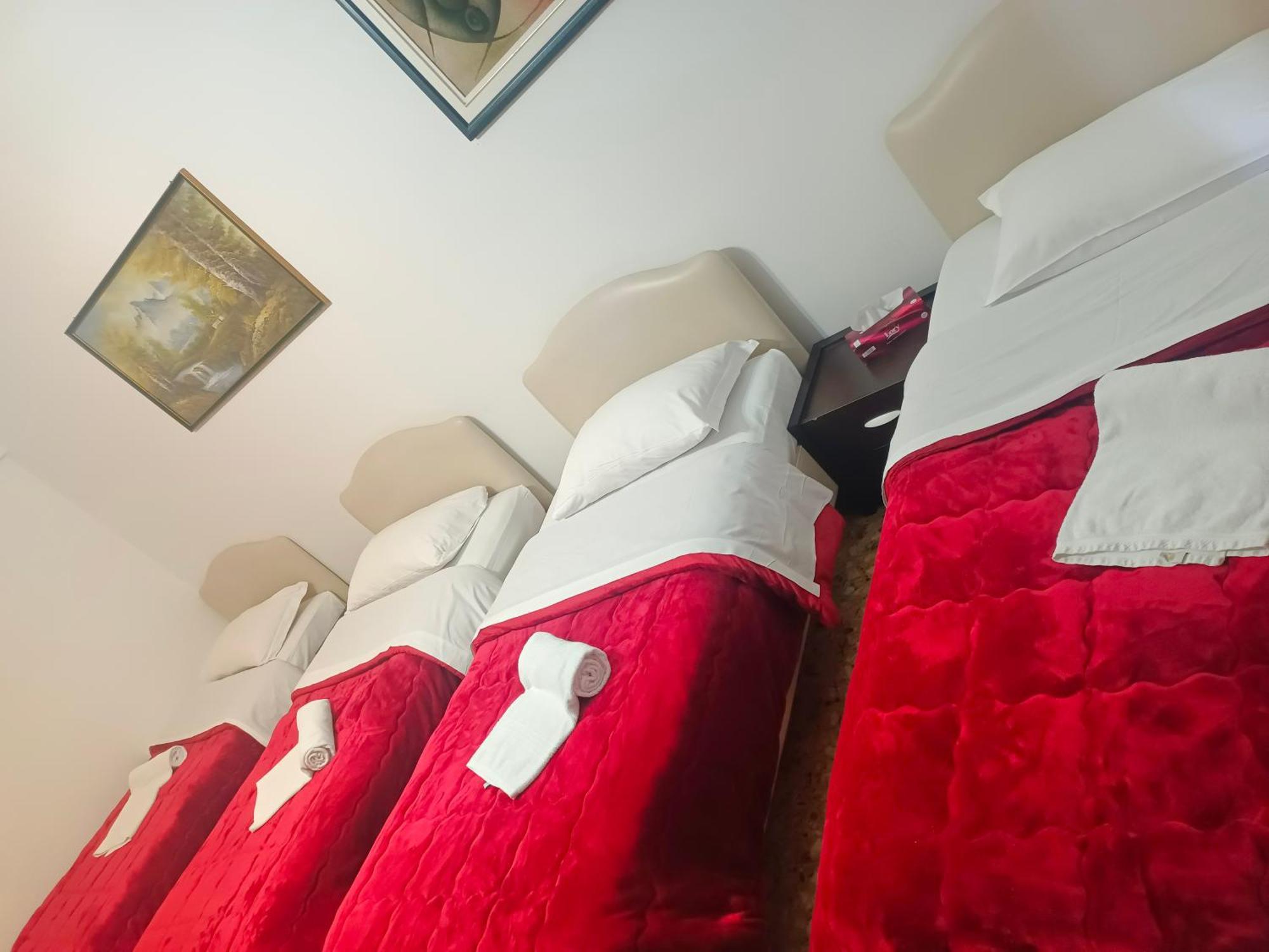 Host Roma Hostel Εξωτερικό φωτογραφία